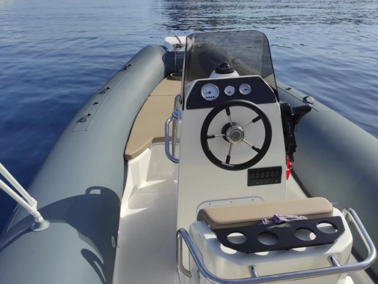 Alquiler de Neumática, con o sin patrón Blue rib Ponza