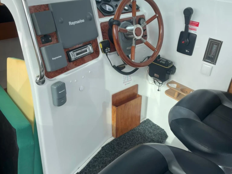 Alquiler de embarcaciones Jeanneau Merry Fisher 695 enGives en Samboat