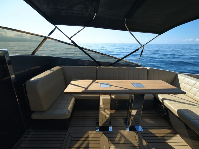 Magnum 38 de alquiler a Saint-Tropez