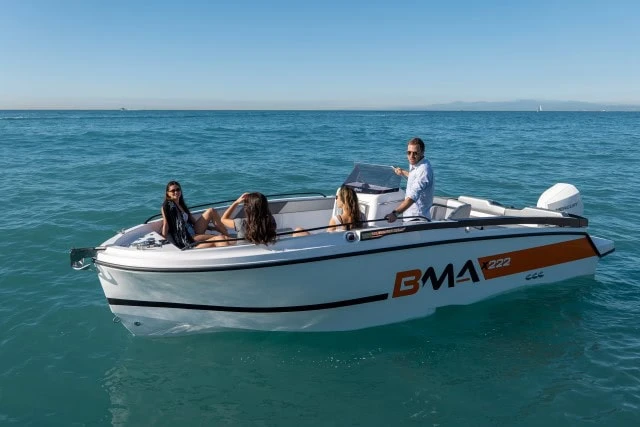 Alquiler de BMA BMA X199 en Bonifacio Port