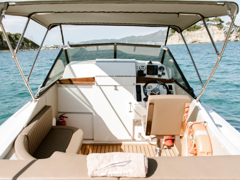 Alquiler de embarcaciones Coronet Day cruise 24 enZante en Samboat