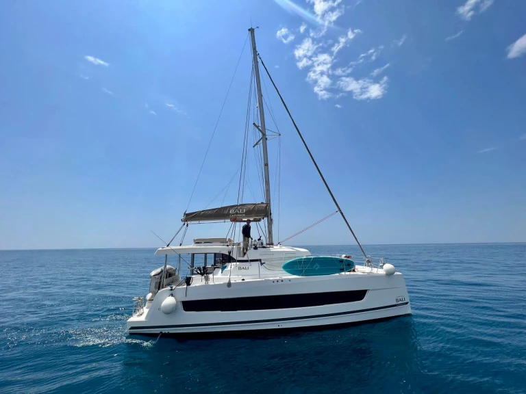 Catamarán para alquilar Mrčevac al mejor precio