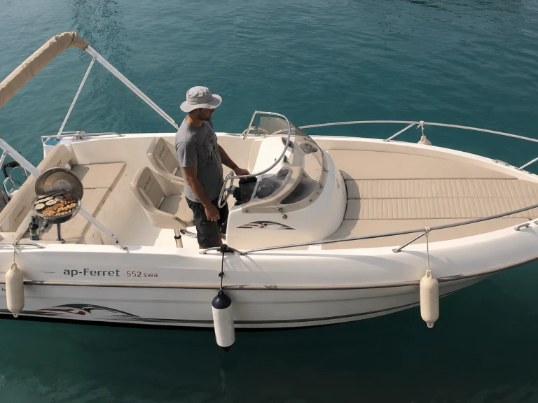 Alquiler de barcos Six-Fours-les-Plages barato de Cap Ferret 552 Sun Deck
