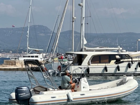 Alquiler de Capelli Tempest 626 Ivory en Toulon