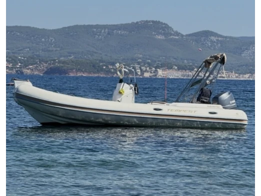 Alquiler de barcos Toulon barato de Tempest 626 Ivory