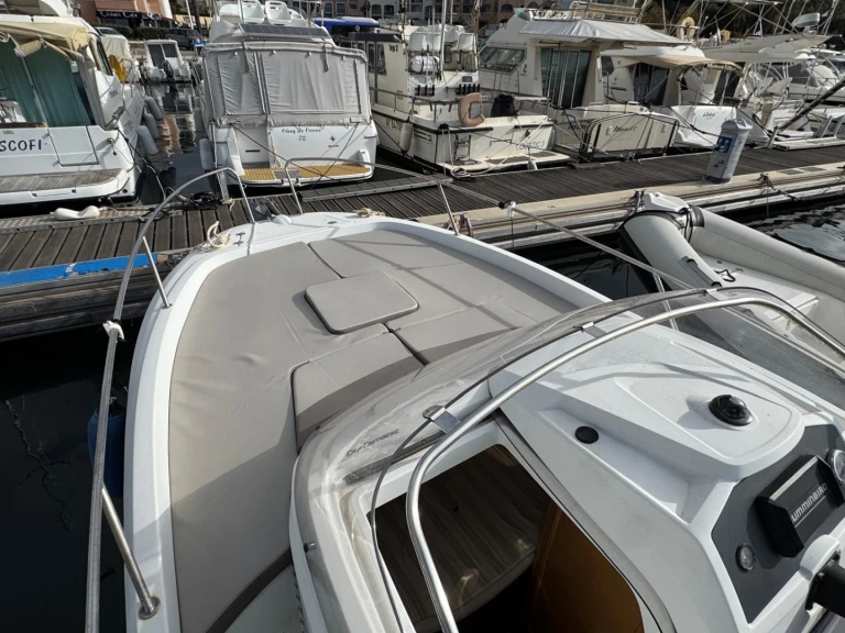 Alquiler de Jeanneau Cap Camarat 7.5 WA Serie 2 en Empuriabrava