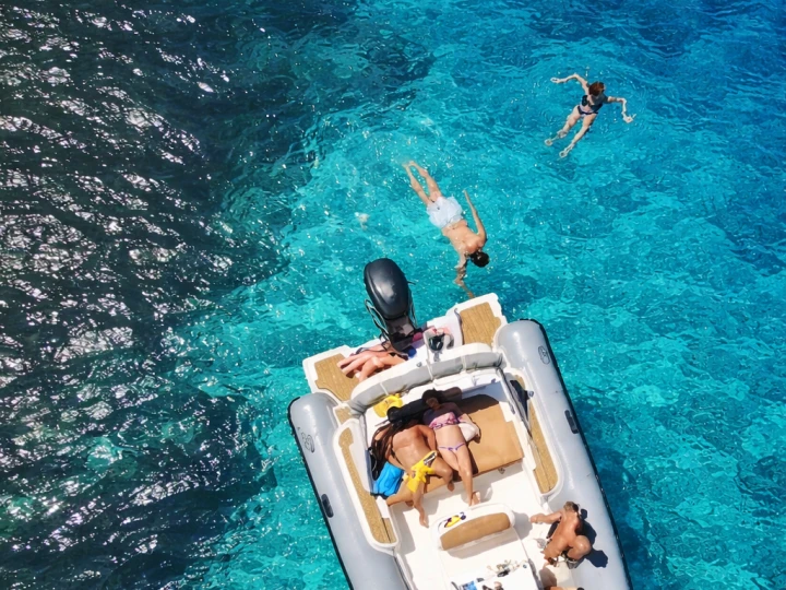 Alquiler de embarcaciones Colbac Shark 720  enMarsala en Samboat