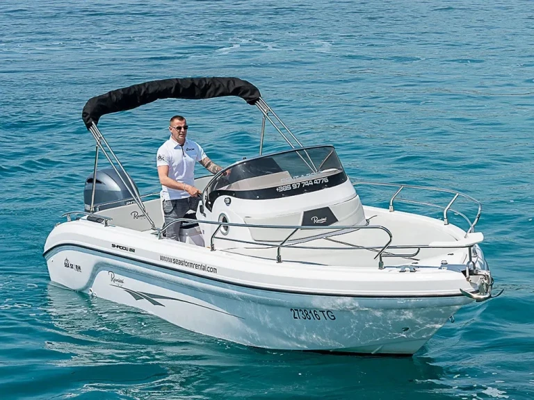  Shadow 22 de alquiler a Trogir