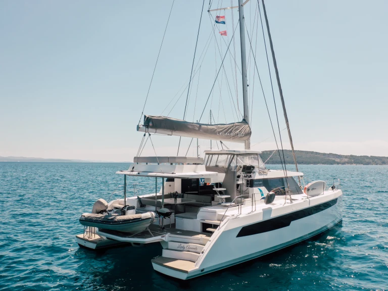 Alquiler de Leopard Leopard 50 en Jezera