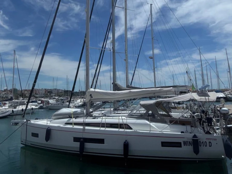 Alquiler de Bénéteau Oceanis 40.1 en Salivoli