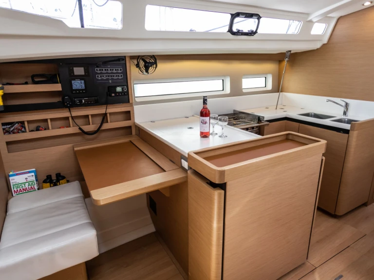 Alquiler de embarcaciones Jeanneau Sun Odyssey 440 enSývota en Samboat