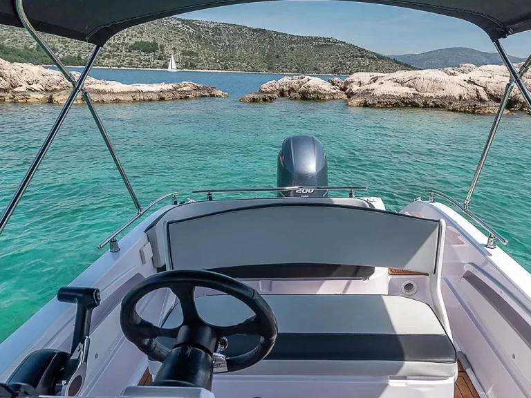 Alquiler de embarcaciones  Shadow 22 enTrogir en Samboat