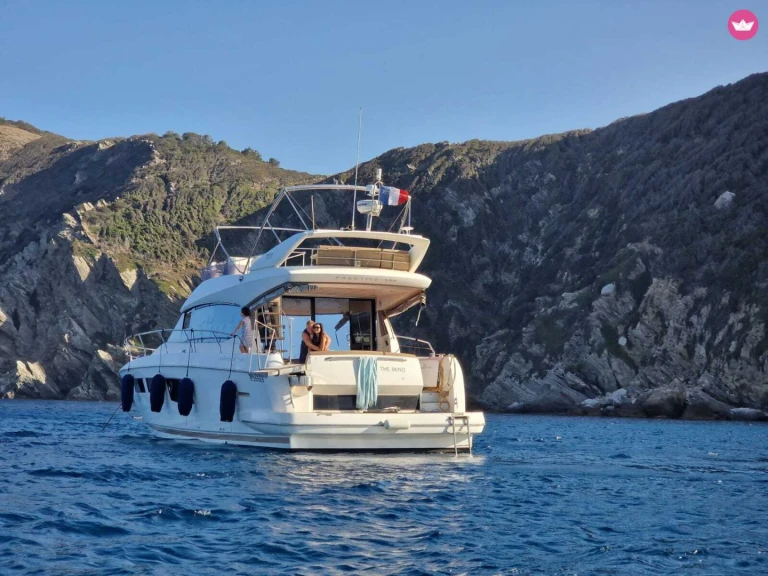 Alquiler de Jeanneau Prestige 500 Fly en Vieux Port Golfe-Juan
