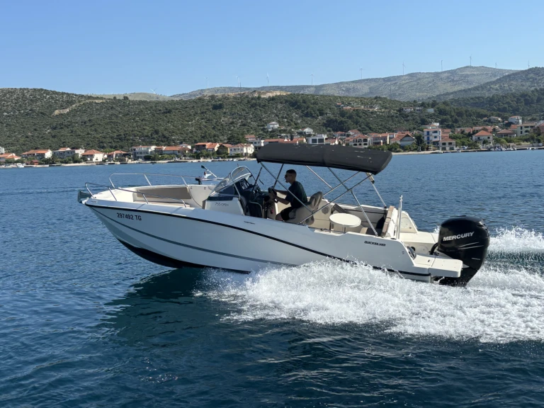 Alquiler de barcos Trogir barato de Activ 755 Open