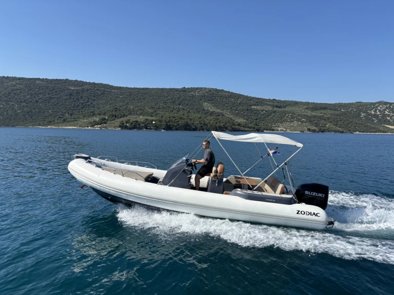 Alquiler de Zodiac Medline 7.5 en Trogir