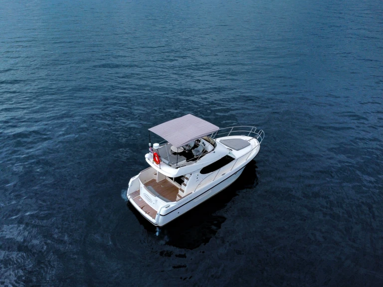 Alquiler de embarcaciones Jeanneau Prestige 32 Fly enSplit Port en Samboat