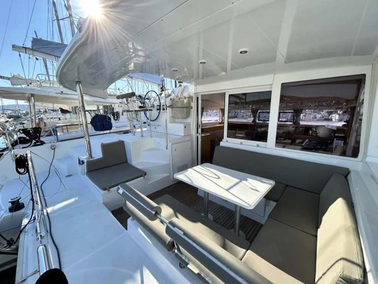 Catamarán para alquilar Nidrí al mejor precio