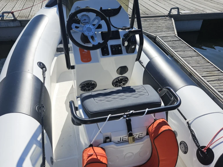Alquiler de embarcaciones 3D Tender TR54 enPornichet en Samboat