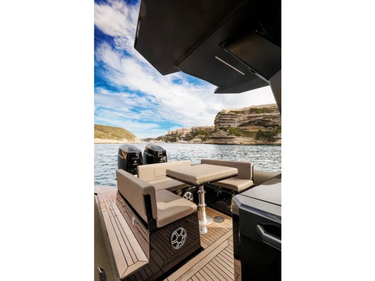 Alquiler Neumática en Grand Piquey - Sea Water Phantom 420