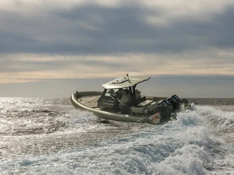 Alquiler de Neumática, con o sin patrón Sea Water Grand Piquey
