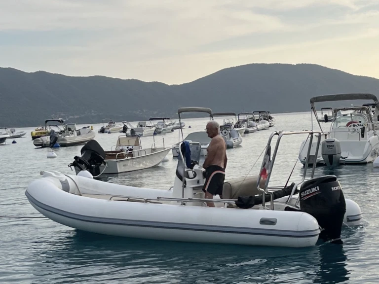 Alquiler de Neumática, con o sin patrón Zodiac Golfu di Lava