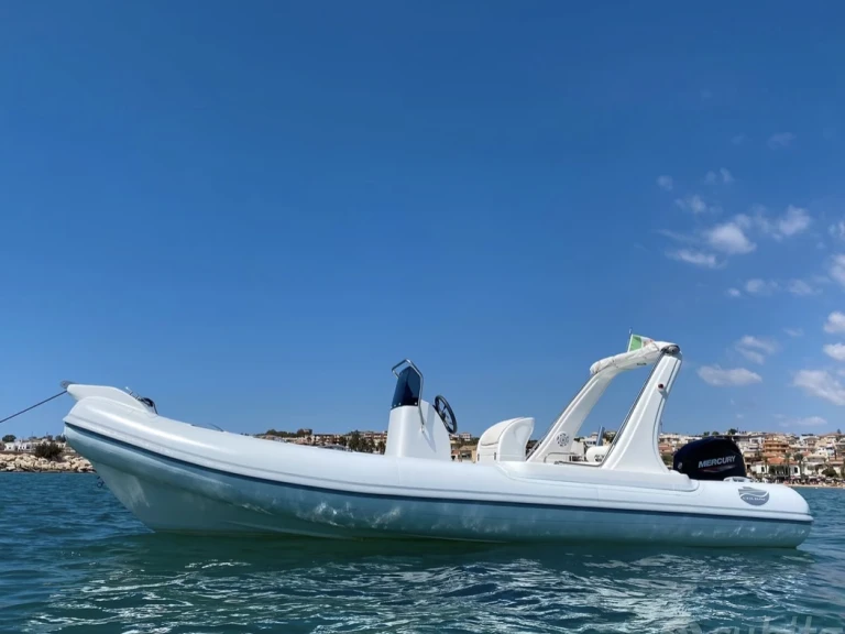 Alquiler de embarcaciones Colbac Shark 580 enMarsala en Samboat
