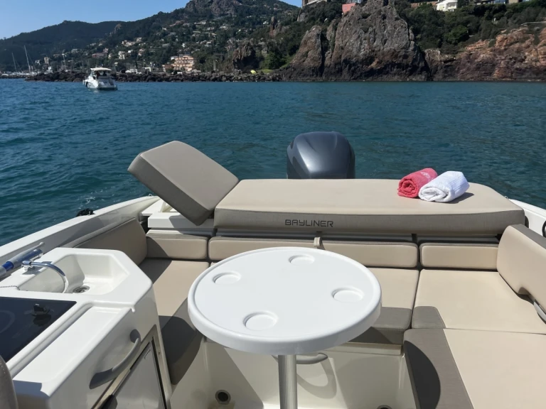 Alquiler de embarcaciones Bayliner VR6 enMandelieu-la-Napoule en Samboat