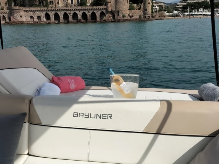 Alquiler de barcos Mandelieu-la-Napoule barato de Bayliner 742 Cuddy