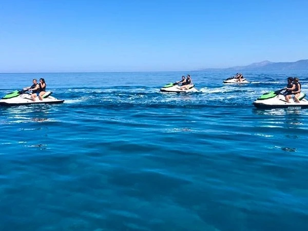 Alquiler de Moto de agua, con o sin patrón Sea-Doo Saint-Florent