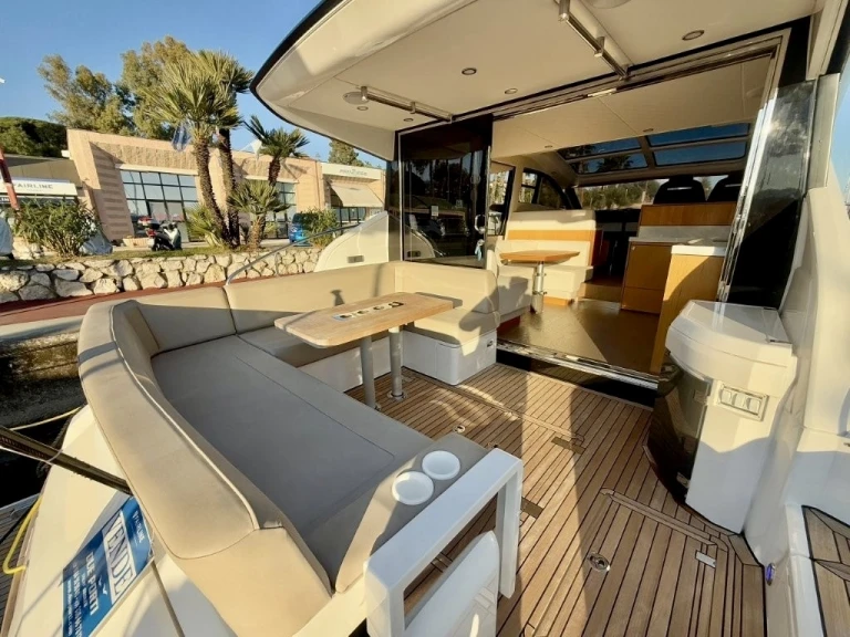 Alquiler de Yate de lujo, con o sin patrón Fairline Port Grimaud