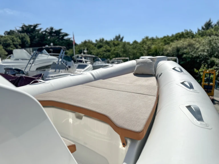 Alquiler de Zodiac Medline 7.5 en La Flotte