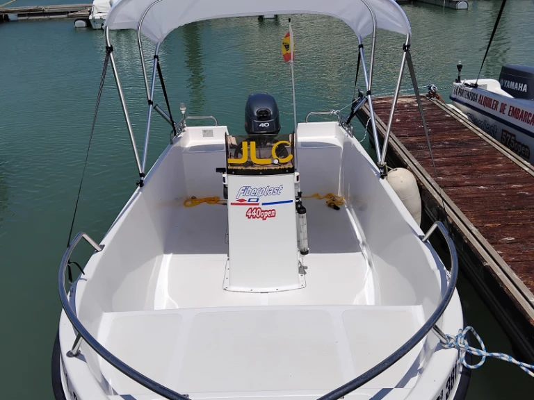 Alquiler España - FIBERPLAST  440 Open  en SamBoat