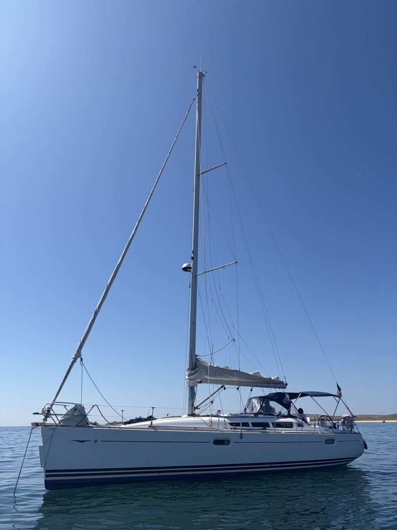 Alquiler Velero Jeanneau con o sin  título de navegación