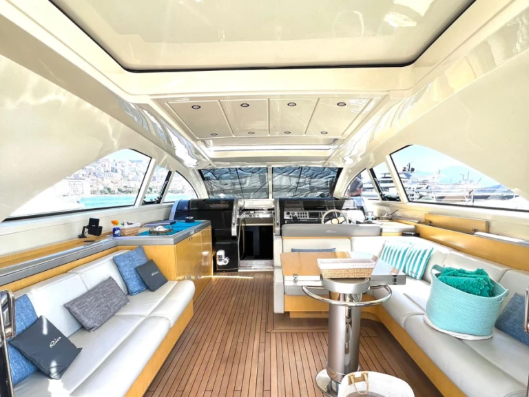 Alquiler de barcos Nápoles barato de riva ego 68