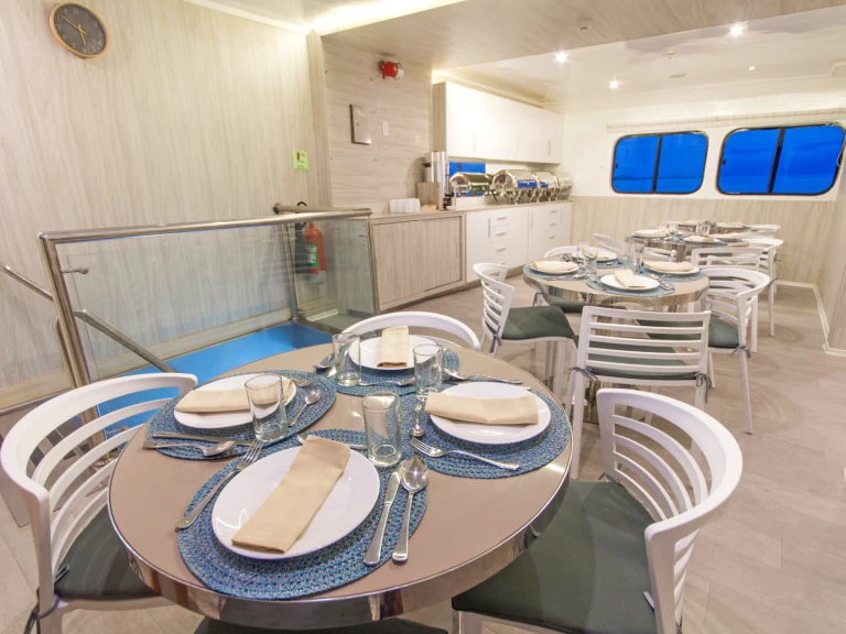 Alquiler de  Motoryacht - Solaris en Puerto Baquerizo Moreno