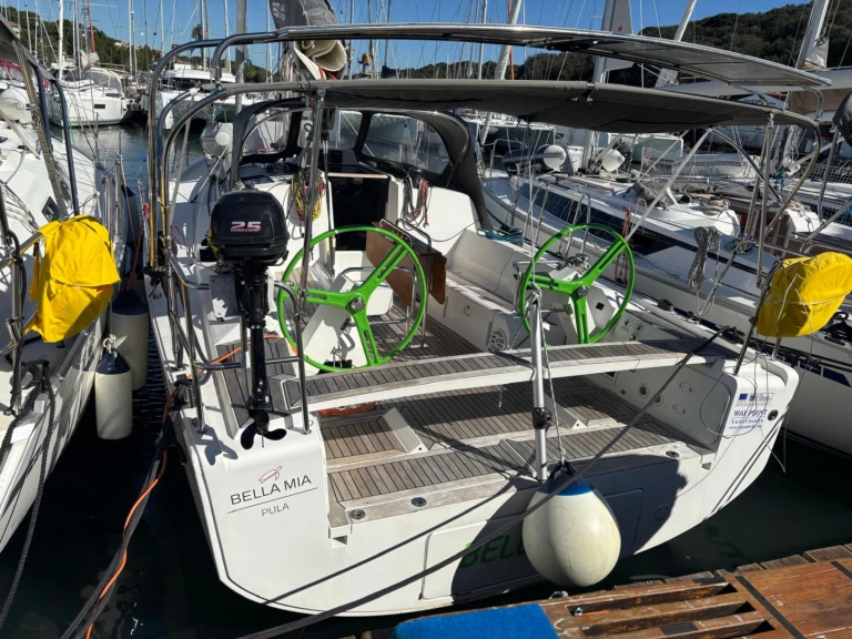 Alquiler de barcos Pula barato de E4