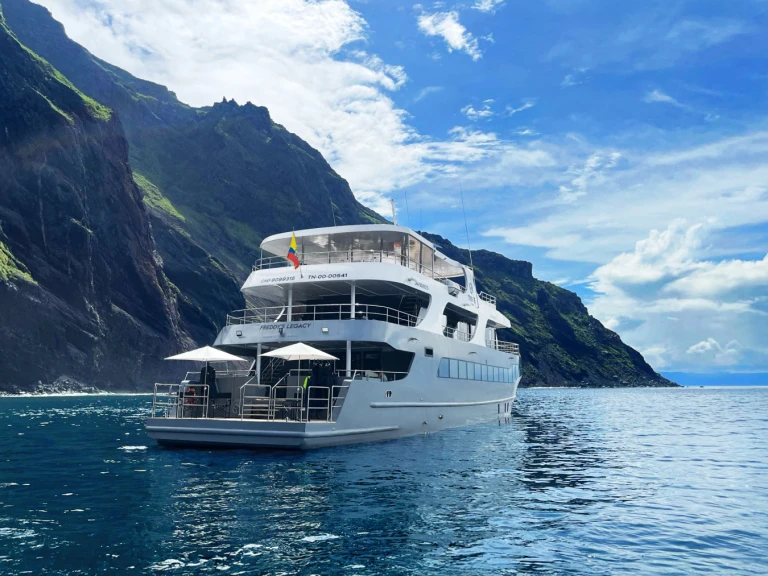 Alquiler de barcos Puerto Baquerizo Moreno barato de Luxury Motor Yacht - Tribute