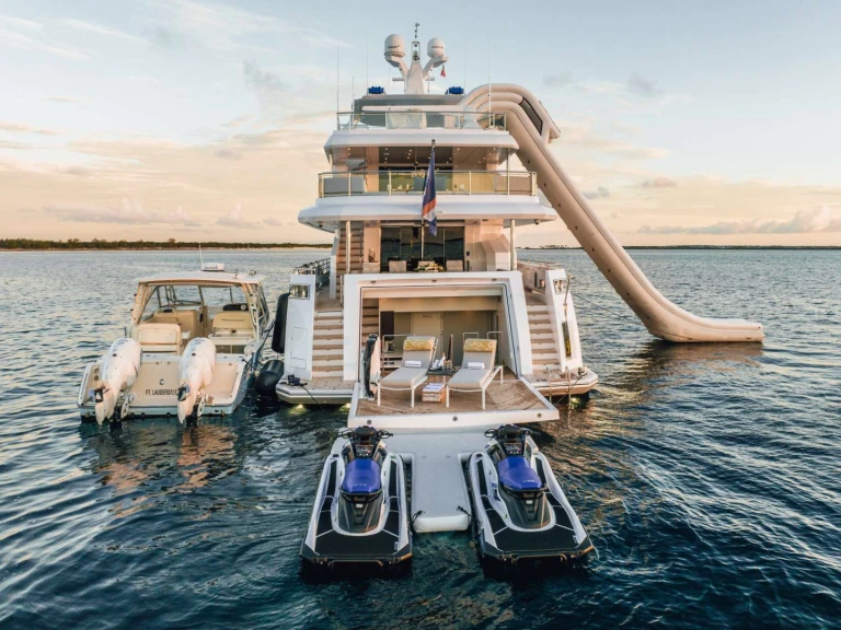 Hargrave ROMEO FOXTROT de alquiler a Nassau