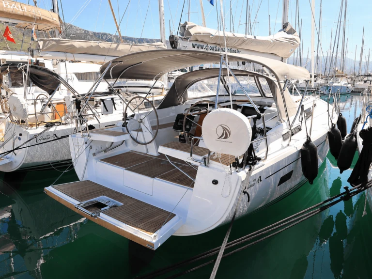 Alquiler de Velero, con o sin patrón Hanse Šibenik