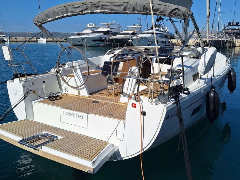 Velero para alquilar Kaštela al mejor precio