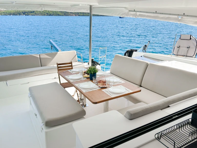Alquiler Catamarán Fountaine Pajot con o sin  título de navegación