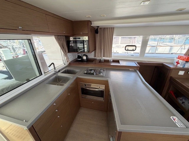 Catamarán para alquilar Sukošan al mejor precio