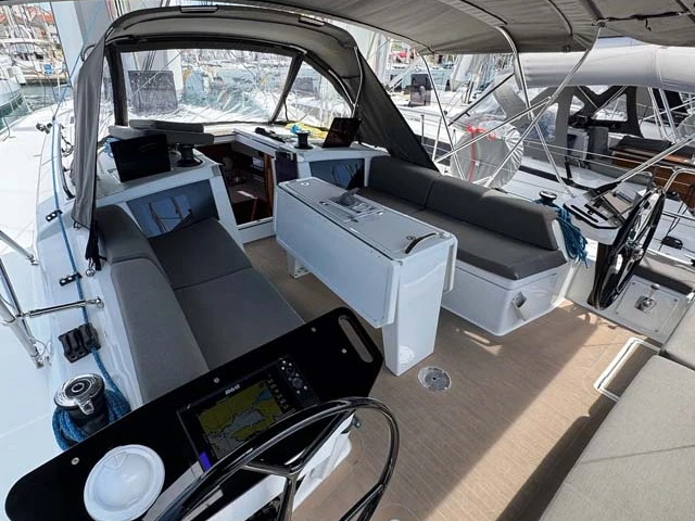 Velero para alquilar Trogir al mejor precio