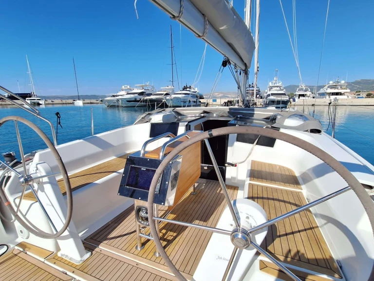 Velero para alquilar Kaštela al mejor precio