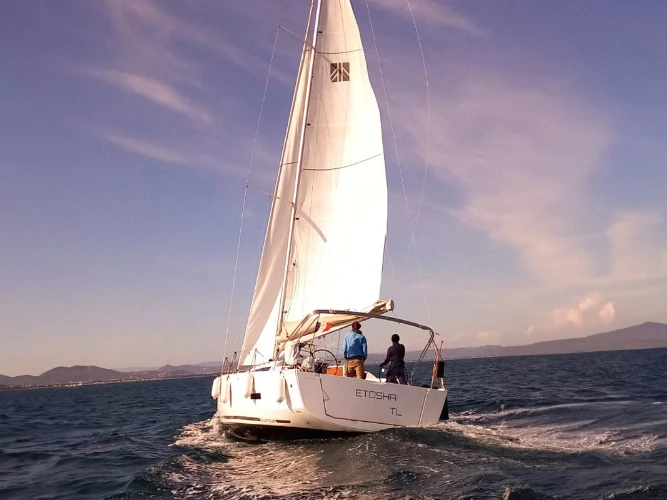 Alquiler de barcos Hyères barato de Dufour 430