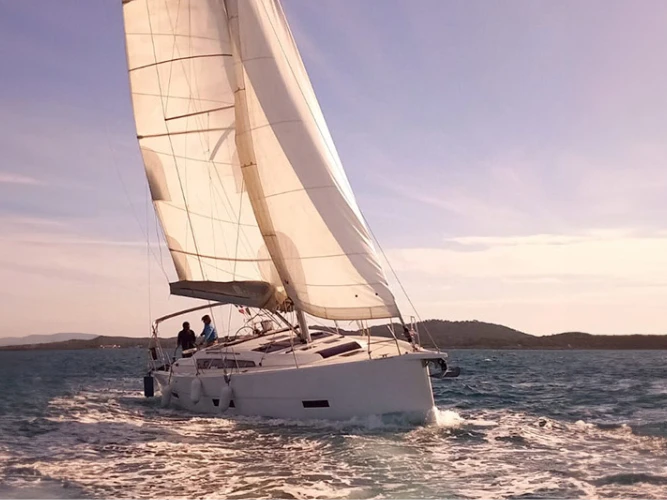 Alquiler de embarcaciones Dufour Dufour 430 enHyères en Samboat
