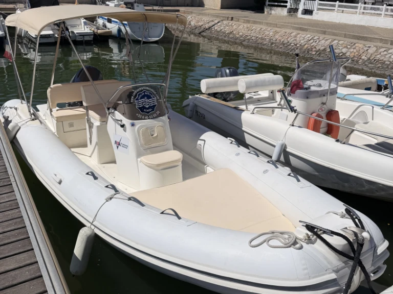 Alquiler de Nuova Jolly NJ 630 GT en Saint-Cyprien