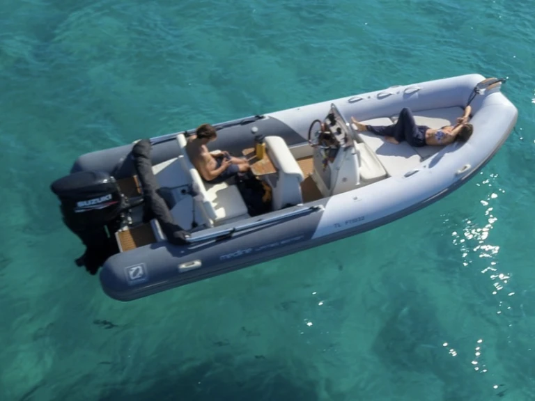 Zodiac Medline 580 Limited Edition de alquiler a Hyères