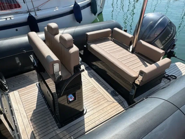 Alquiler Neumática Sea Water con o sin  título de navegación