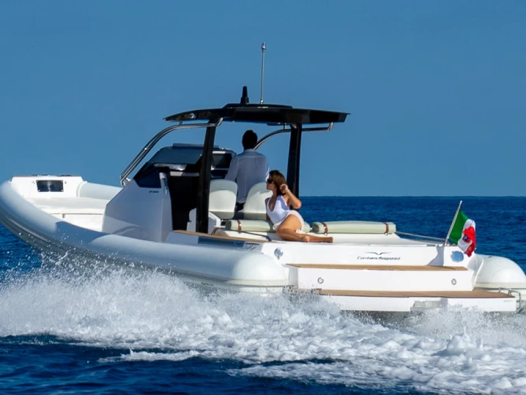 Alquiler de Magazzu MX 11 Coupé en Poltu Quatu